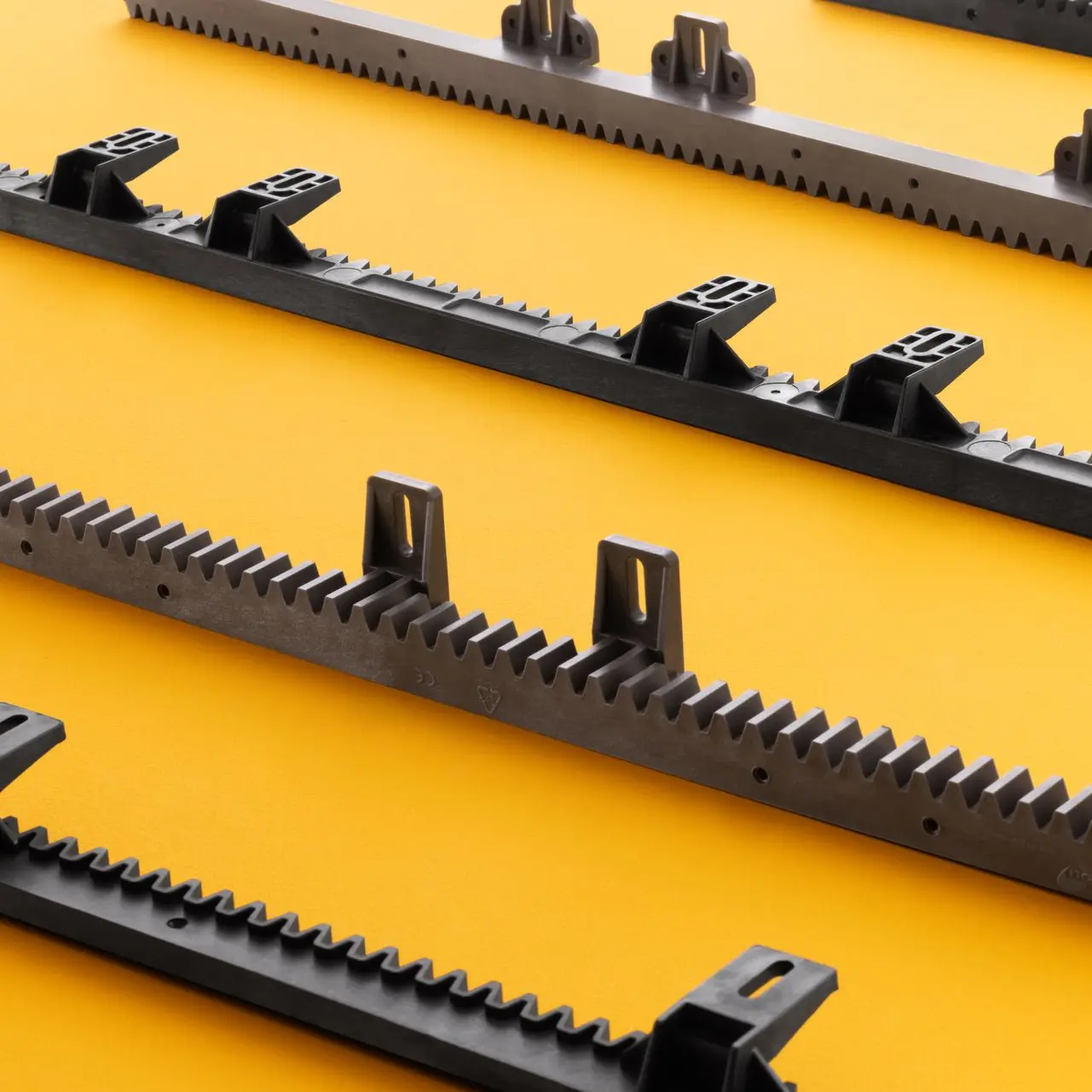 Cremagliere Stagnoli Cremagliere Stagnoli disposte geometricamente